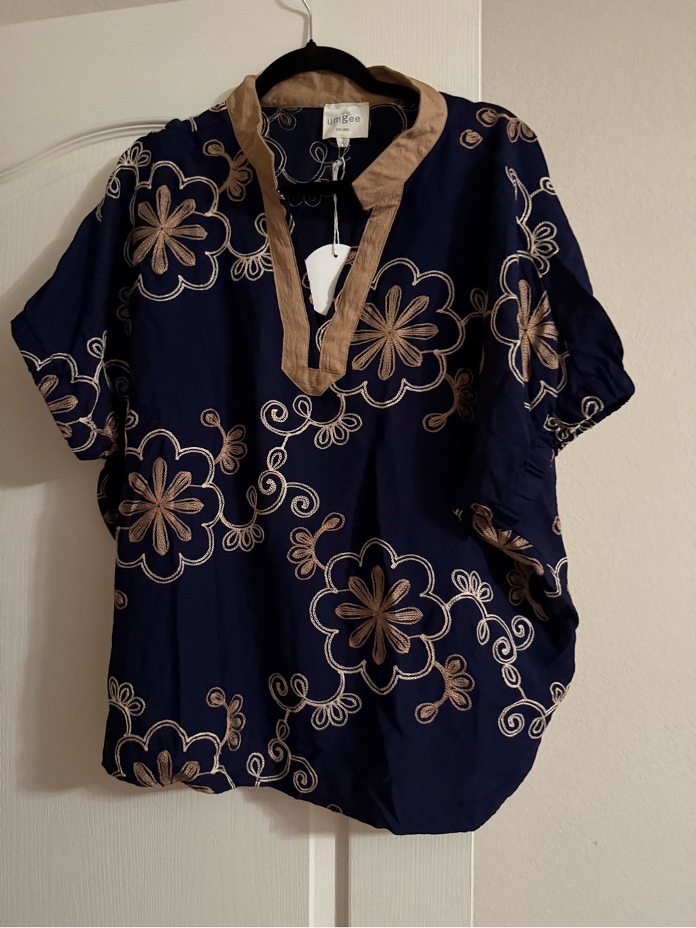 NWT Umgee XL Navy Tunic with Tan Floral Embroidery and V-Notch